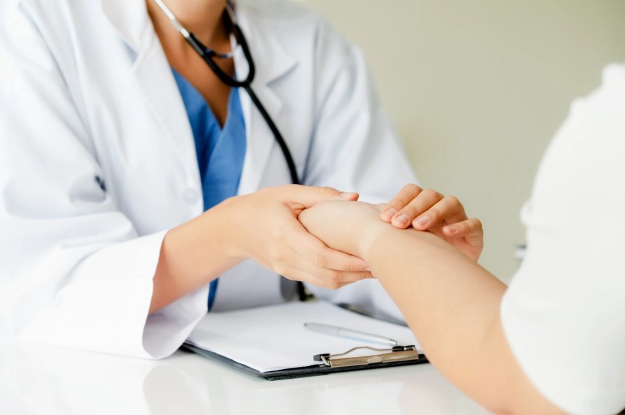 Finding Hope and Healing: A Guide to Overcoming Addiction at The Addiction Clinic